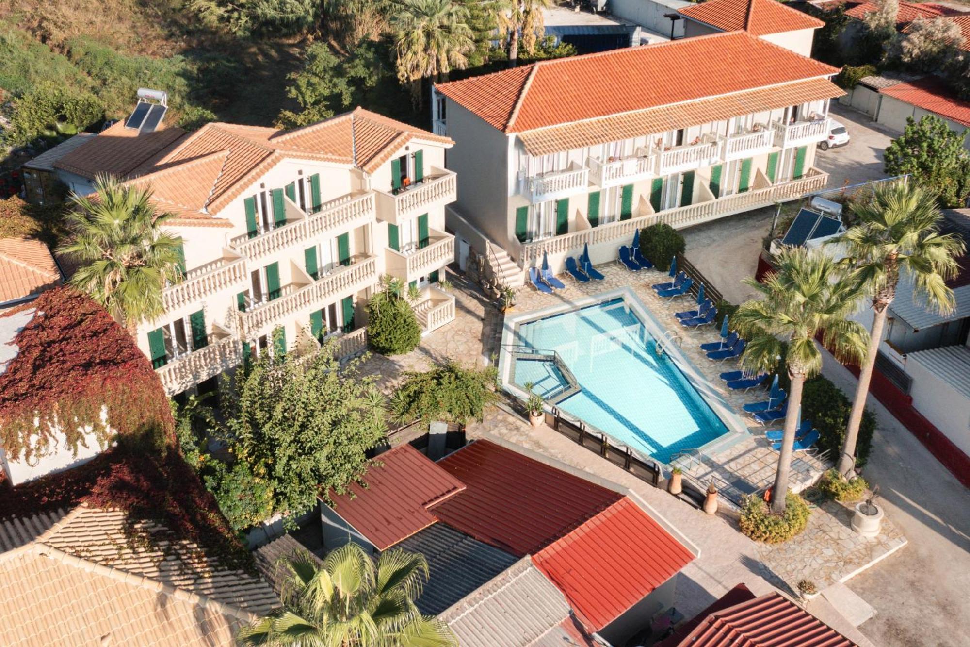 Manthos Beachfront Apartments Laganas Extérieur photo