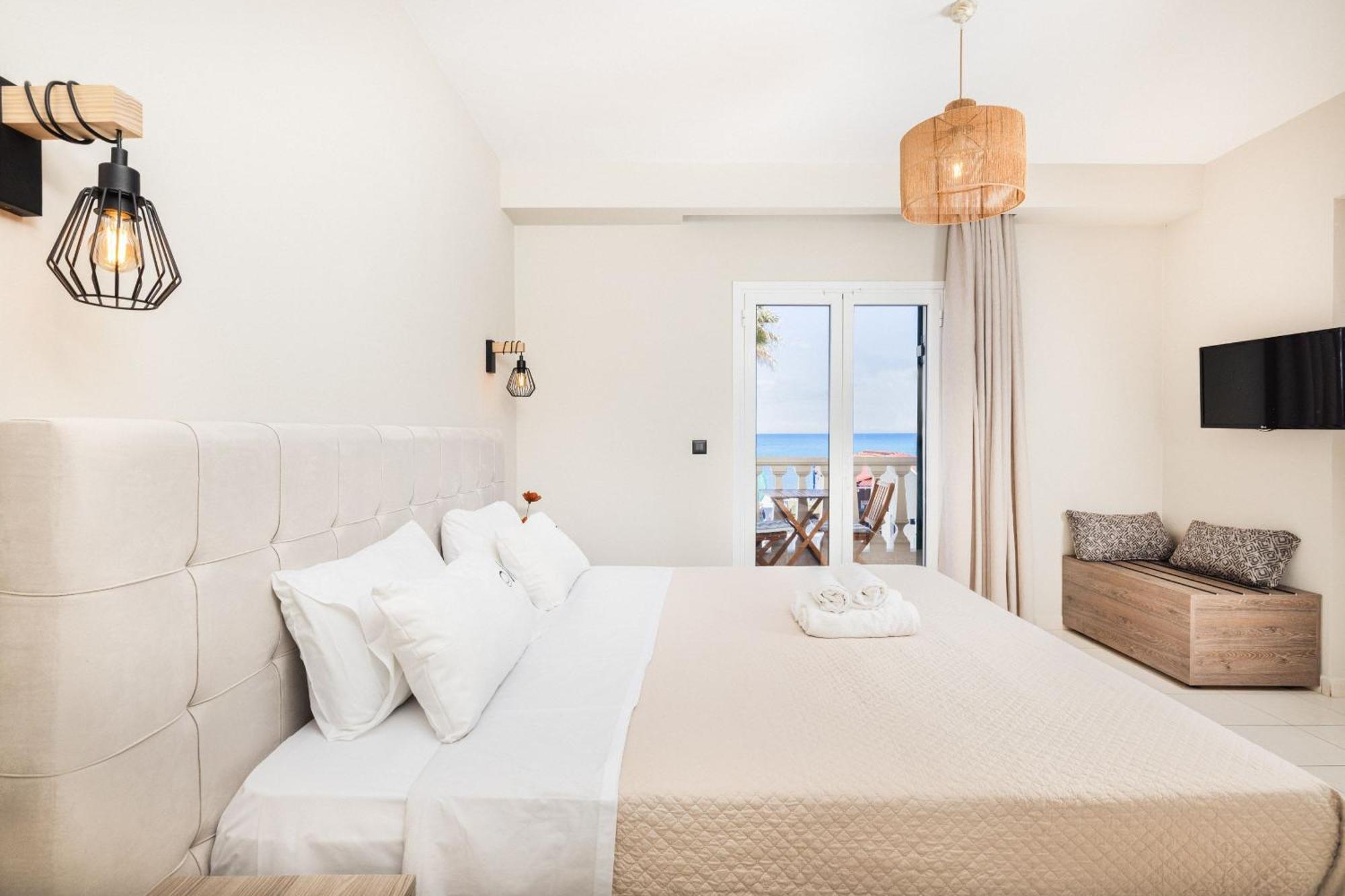 Manthos Beachfront Apartments Laganas Extérieur photo