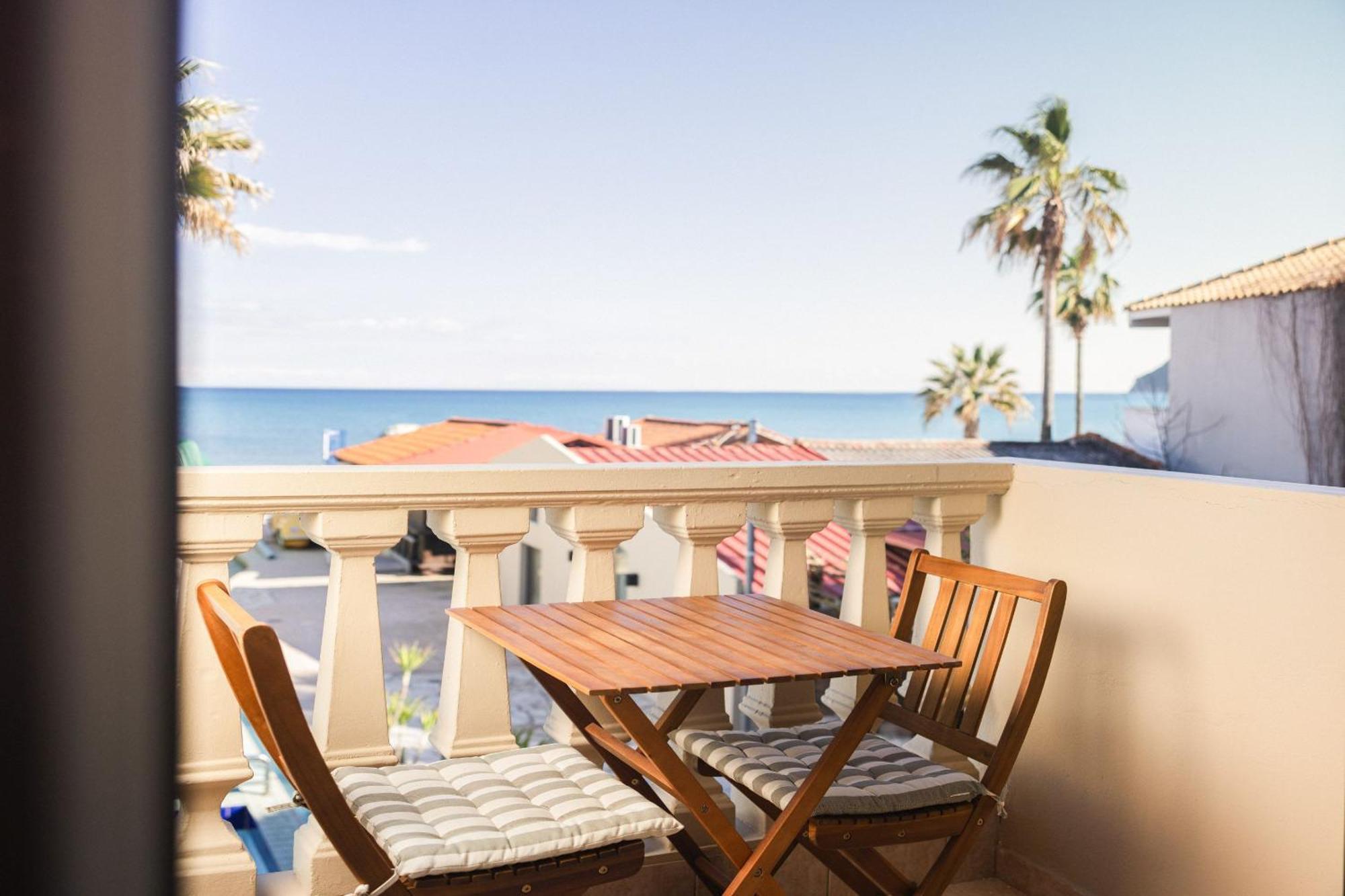 Manthos Beachfront Apartments Laganas Extérieur photo
